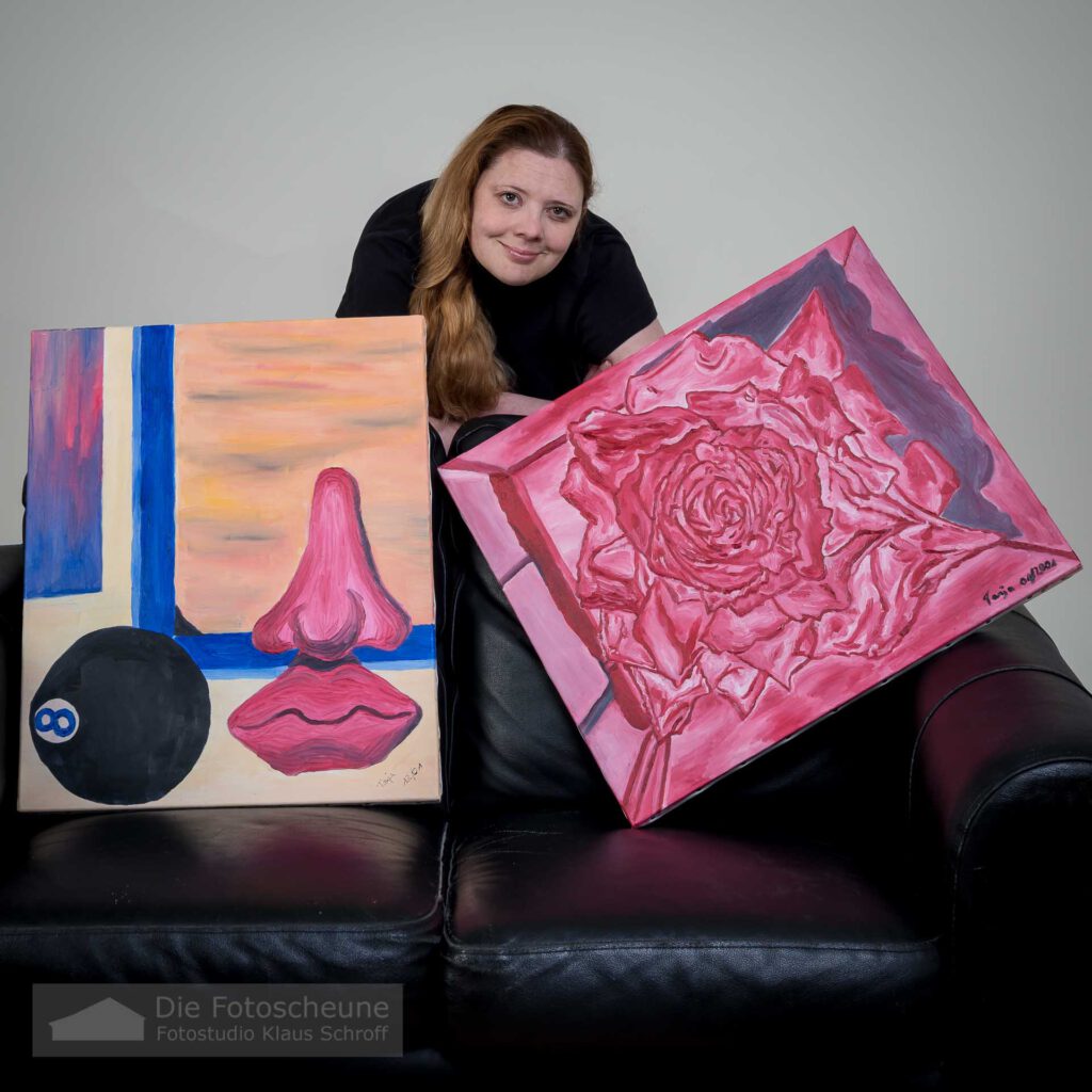 Tanja Schroff mit Acryl Gemälden