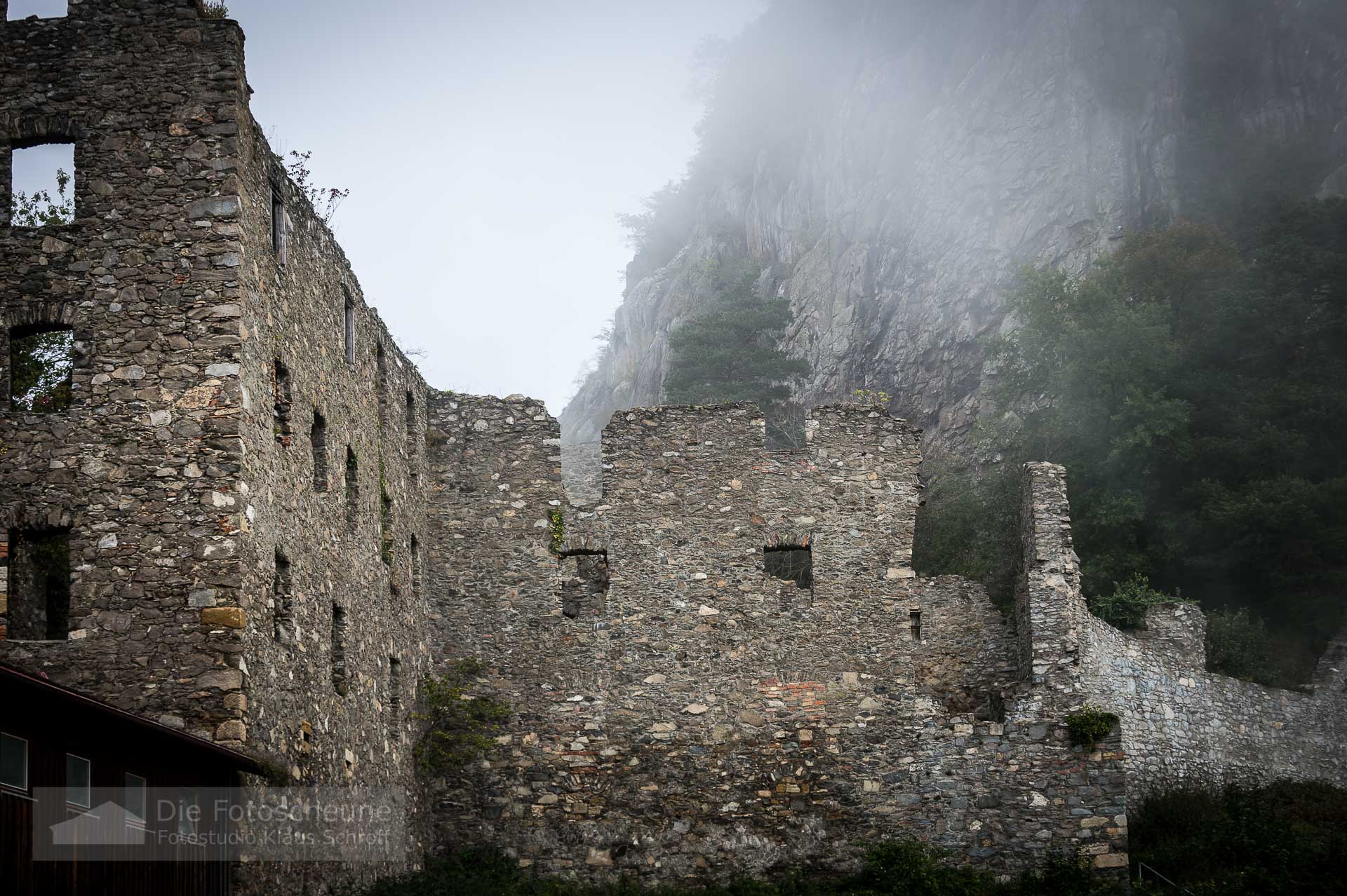 Der Hohentwiel im Nebel