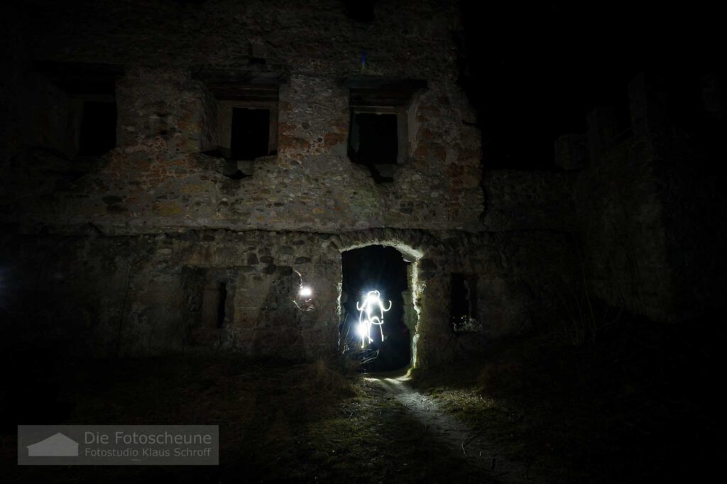 Ruine Bodman mit Lichtmalerei