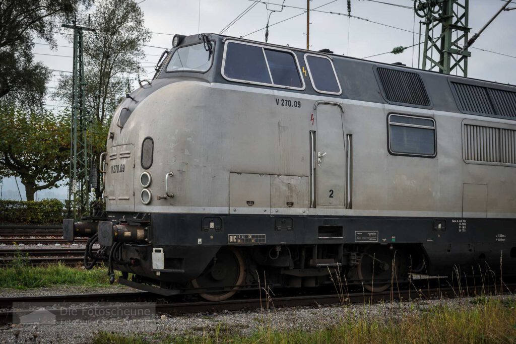 221 121 im Bahnhof Radolfzell V200.1