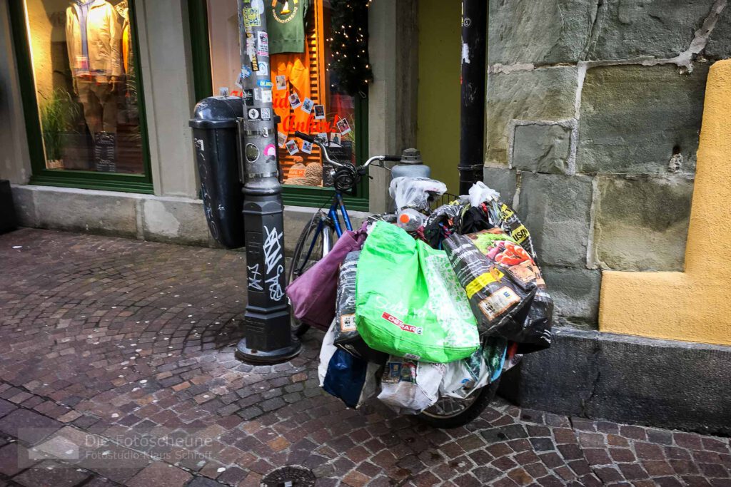 Fahrrad mit Einkaufstüten