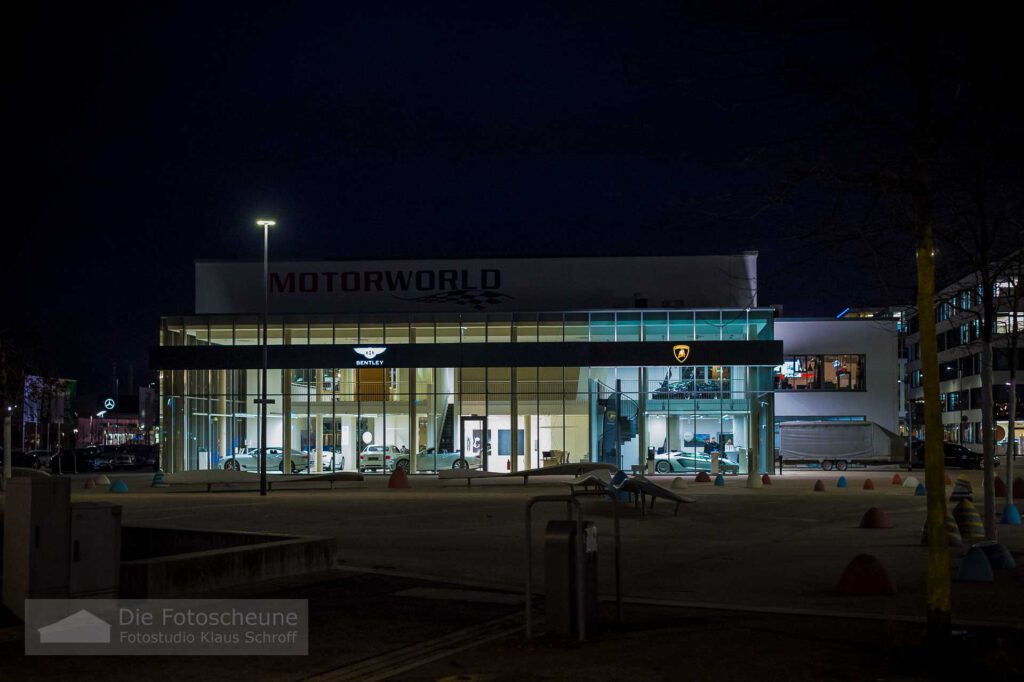 Motorworld auf dem Flugfeld