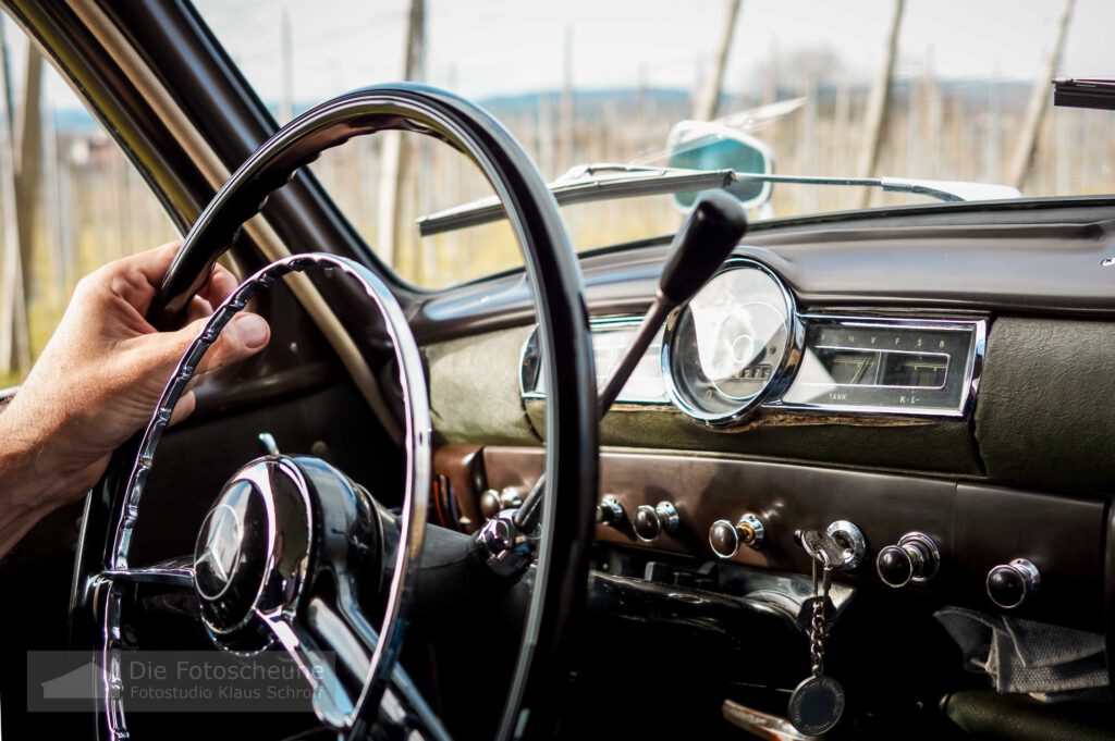 Oldtimer auf dem Reichenauer Damm von innen