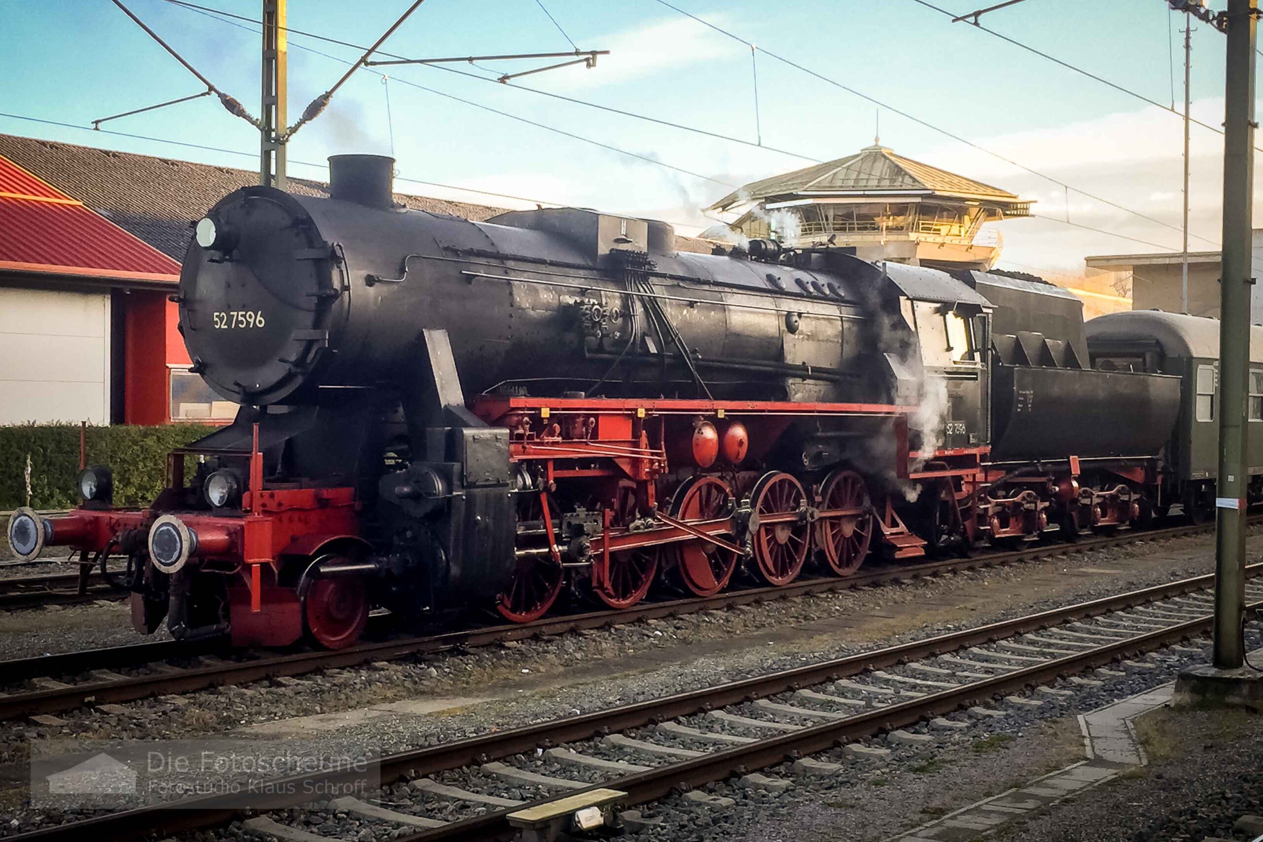 Lokomotiven 52 7596 und 146 227 in Konstanz