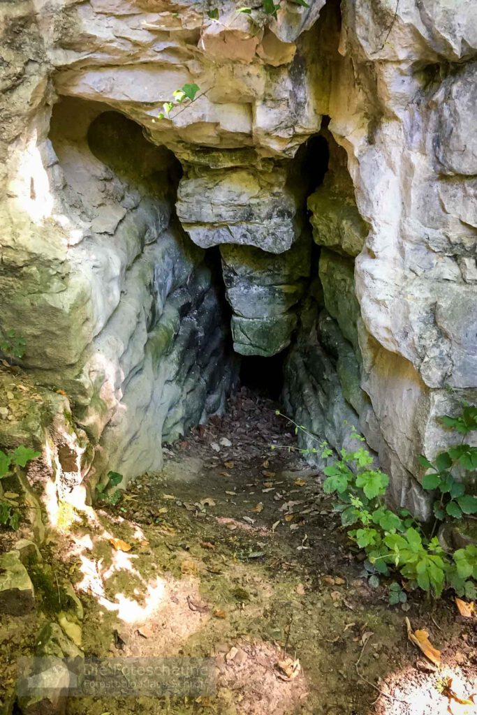 Oberirdische Höhle Aach