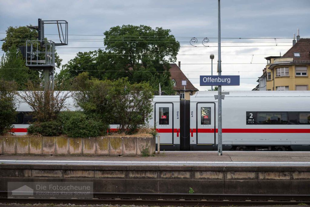 ICE in Offenburg am Bahnsteig