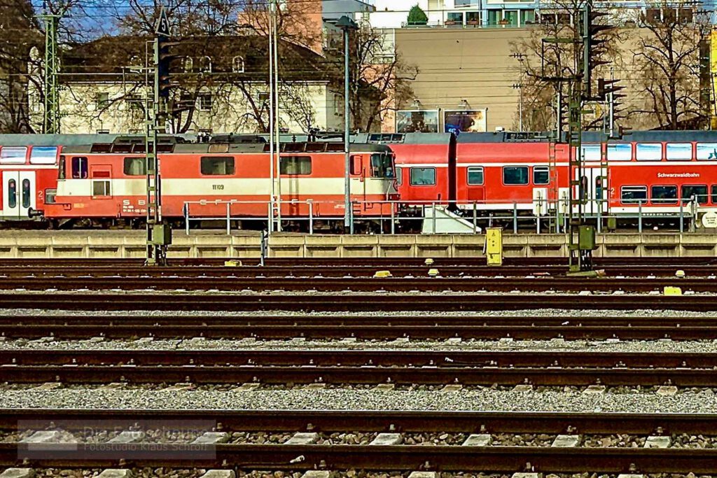 Schwarzwaldbahn Durchfahrt im Bahnhof Singen Hohentwiel