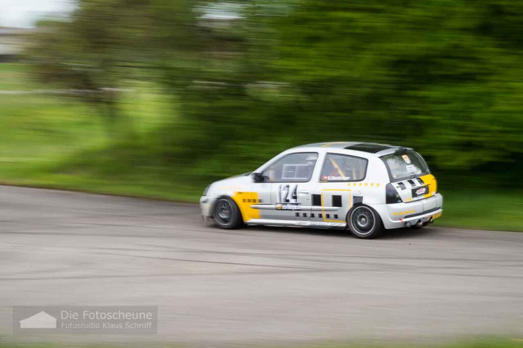 Renault Clio auf der Rennstrecke