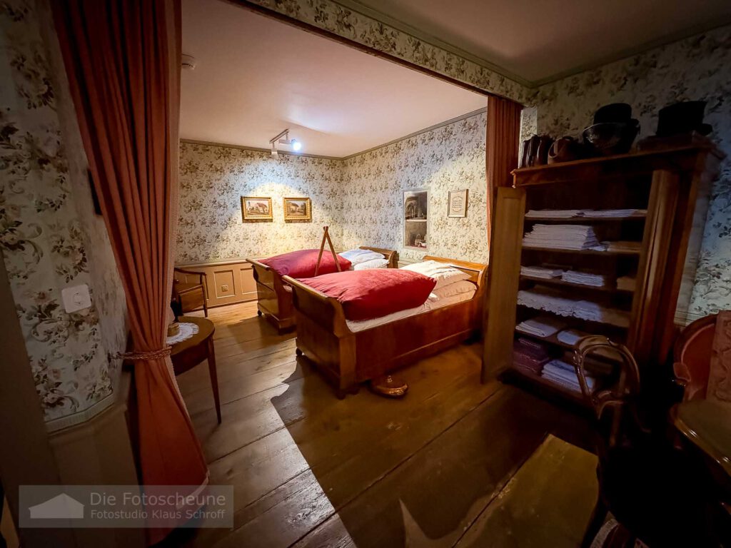 bürgerliches Schlafzimmer 