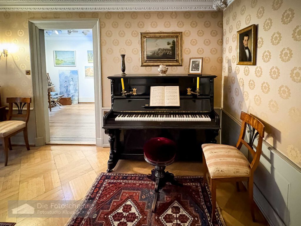 Musikzimmer mit Klavier